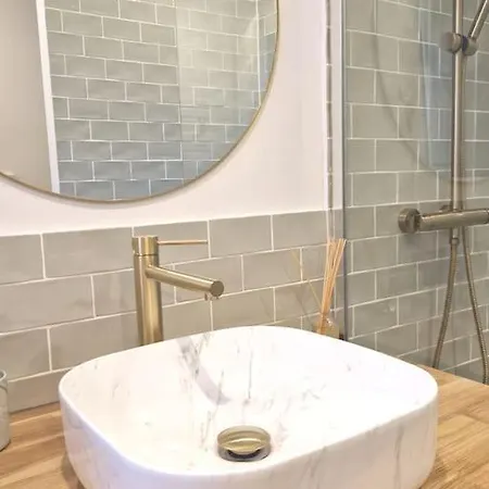 Charmant Gite Avec Jacuzzi Holiday home Nimes