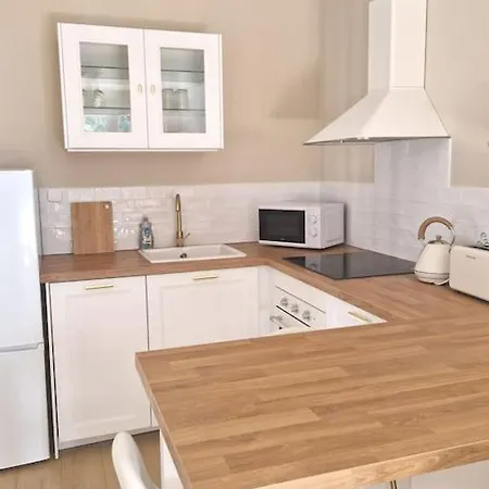 Holiday home Charmant Gite Avec Jacuzzi Nimes