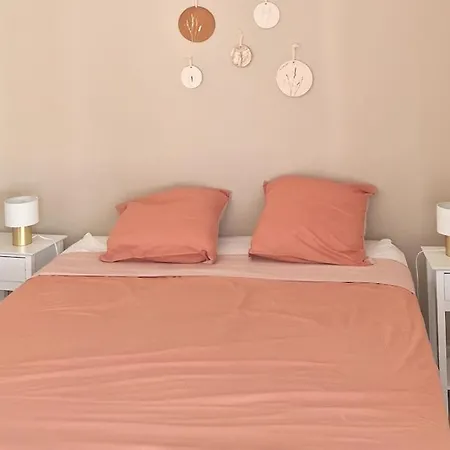 Holiday home Charmant Gite Avec Jacuzzi